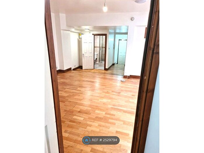 2 Bedroom Flat To Rent In Hackney Road, London, E2