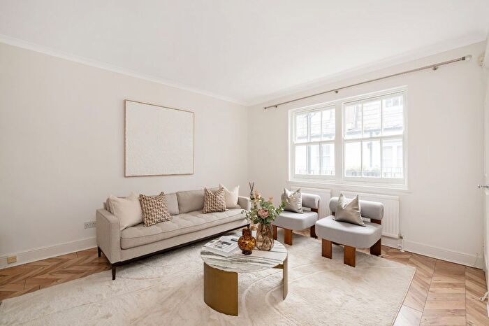 2 Bedroom Flat For Sale In De Vere Mews, Kensington, London, W8