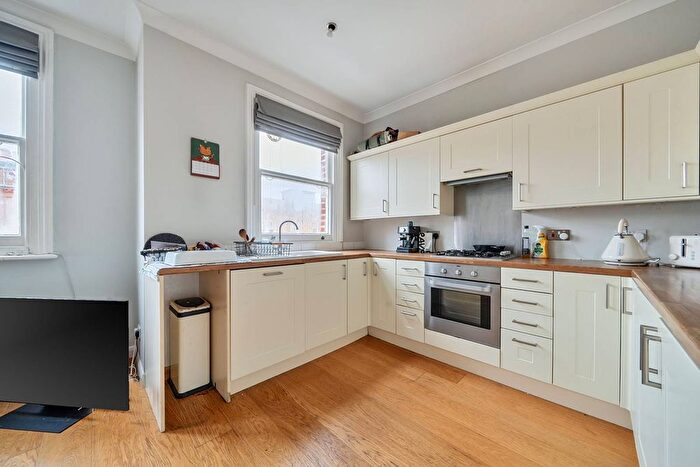 1 Bedroom Flat For Sale In Fairholme Road, Barons Court, London, W14