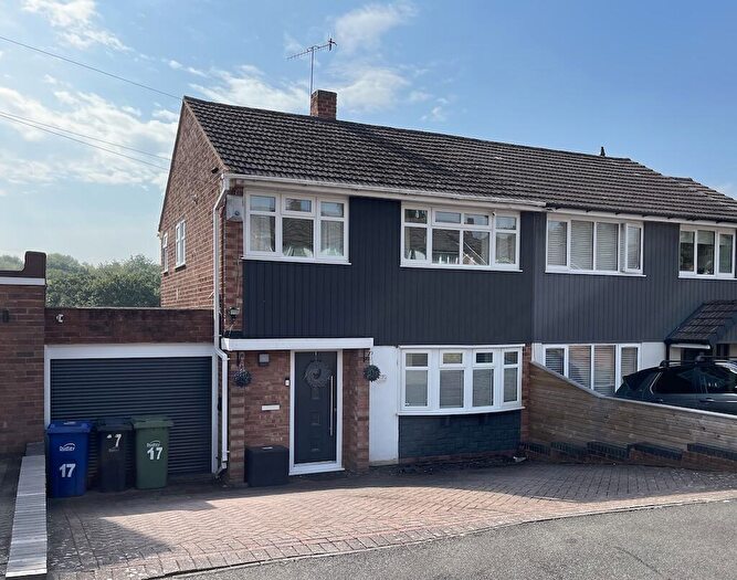 3 Bedroom Semi-Detached House For Sale In Kingswinford - Tiverton Close, DY6