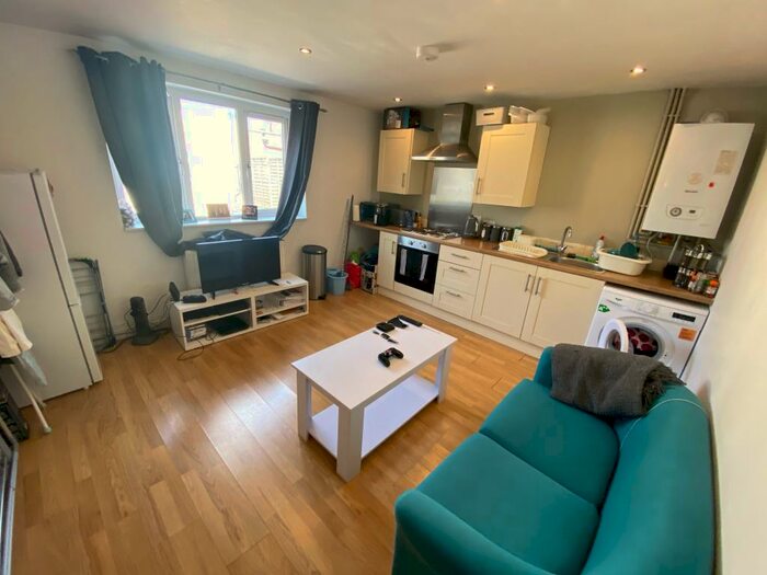 1 Bedroom Apartment To Rent In Alcester Road, Studley, B80