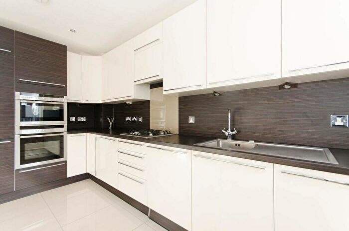 3 Bedroom Flat For Sale In Teignmouth Road, Mapesbury Estate, London, NW2