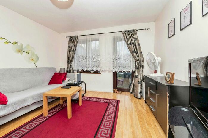 2 Bedroom Terraced House For Sale In Chiltern Gardens, Waller Avenue, Luton, Bedfordshire, LU4