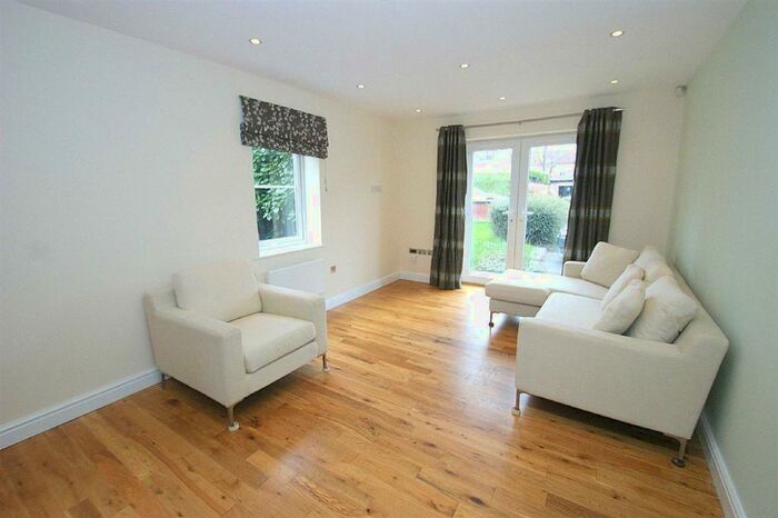 2 Bedroom Flat To Rent In Sutherland Avenue, LS8