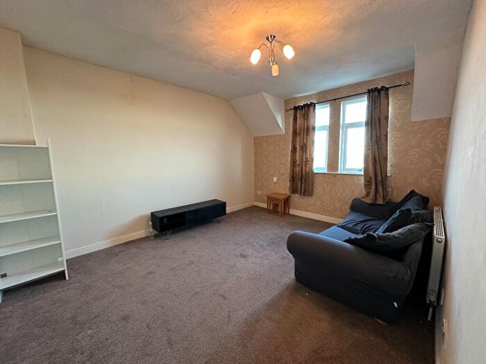 1 Bedroom Flat To Rent In Queens Promenade, FY2