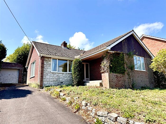 3 Bedroom Detached Bungalow For Sale In Thomson Drive, Crewkerne, TA18