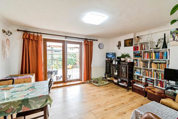 2 Bedroom Flat For Sale In Chiltern Green, Southampton, Hampshire, SO16
