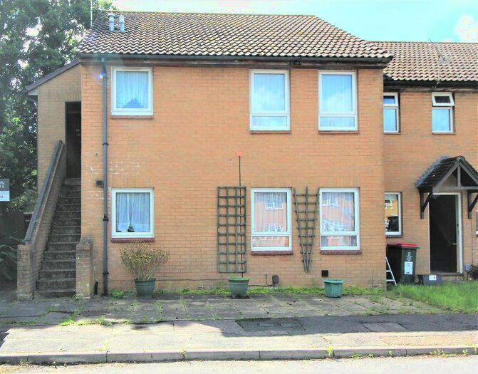 Studio To Rent In Herm Close, Crawley RH11