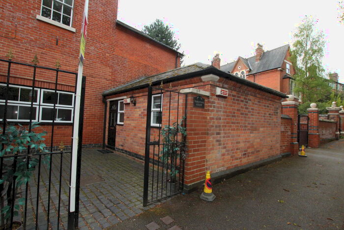 2 Bedroom Apartment To Rent In Gladstone Court, NG7