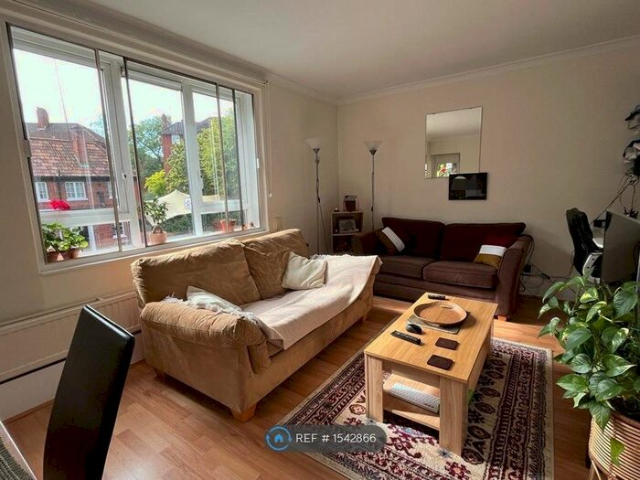 1 Bedroom Flat To Rent In Canonbury Road, London, N1