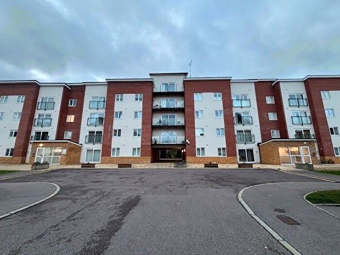 2 Bedroom Flat To Rent In Harrow Close, Bedford, MK42