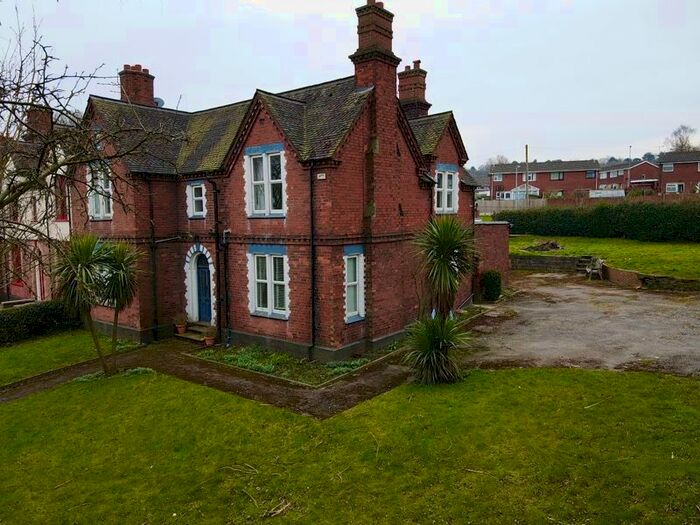 5 Bedroom SemiDetached House For Sale In High Street, Silverdale