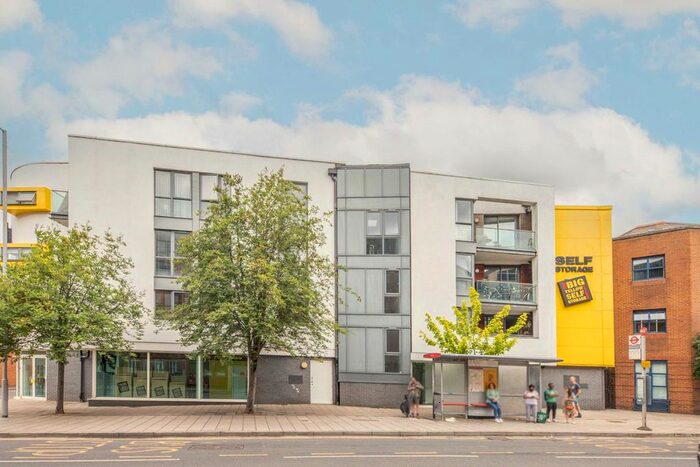 1 Bedroom Flat To Rent In London Road, Kingston Upon Thames, KT2