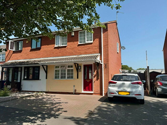 3 Bedroom Semi Detached House For Sale In Wren Street, Woodsetton, DY1