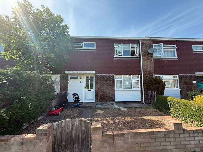 3 Bedroom Terraced House For Sale In Masons Court, Aylesbury, HP19