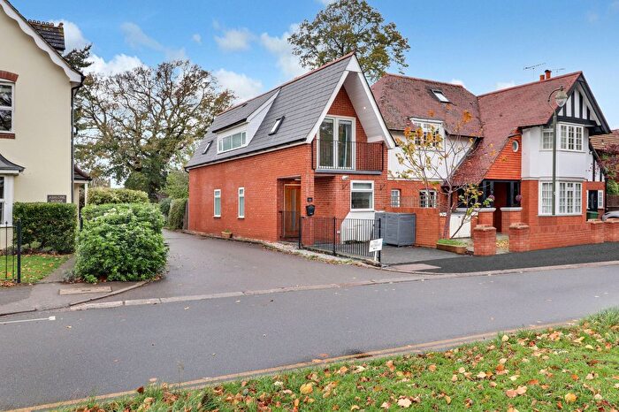 2 Bedroom Detached House For Sale In Weston Green, Thames Ditton, KT7