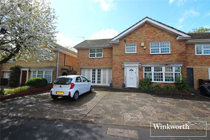 4 Bedroom End Terrace House For Sale In Hartfield Avenue, Elstree, Borehamwood, Hertfordshire, WD6
