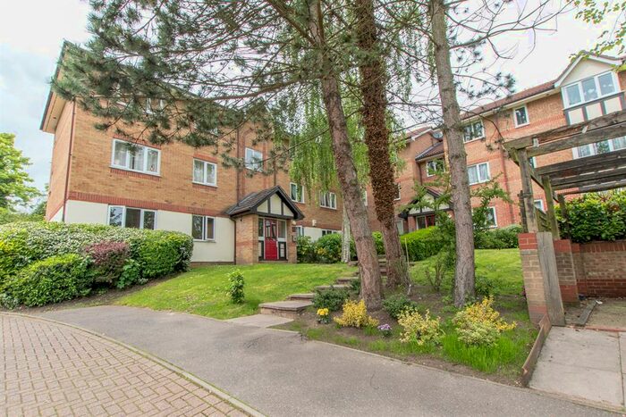 1 Bedroom Flat To Rent In Woodland Grove, Epping, CM16