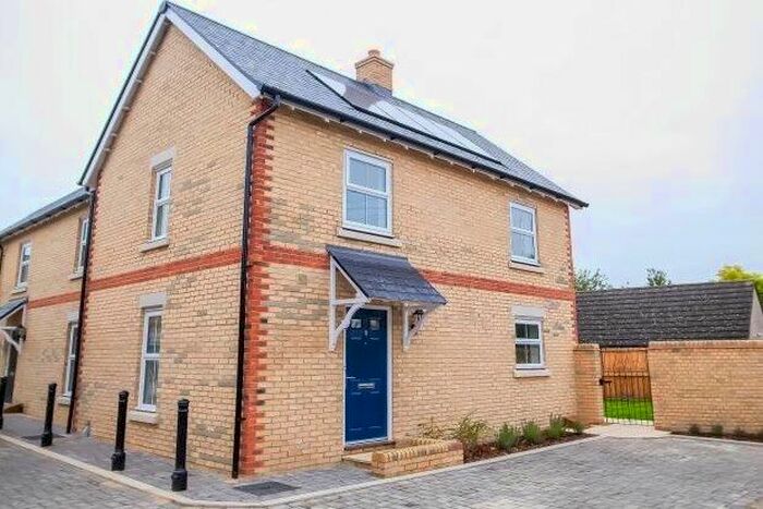 2 Bedroom Property To Rent In Fletchers Way, Cambridge, CB22