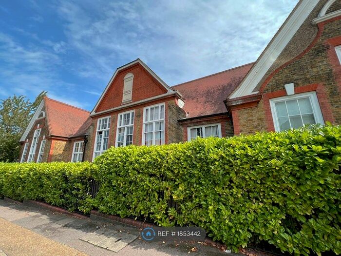 2 Bedroom Flat To Rent In Schoolhouse Yard, London, SE18