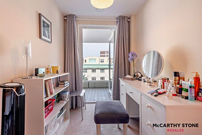 1 Bedroom Flat For Sale In Horizons, Churchfield Road, Poole, BH15