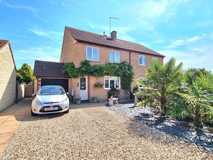 2 Bedroom Semi-Detached House For Sale In Dixons Road, Market Deeping, PE6