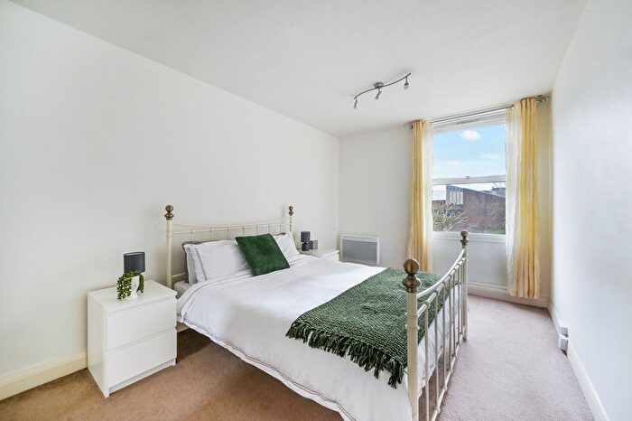 1 Bedroom Flat To Rent In Harrier House, SW11