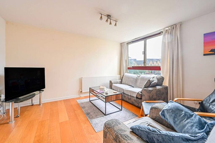 1 Bedroom Flat To Rent In Asher Way, Wapping, London, E1W
