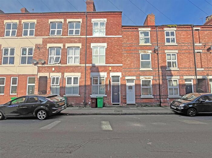 4 Bedroom Terraced House To Rent In Sherbrooke Road, Carrington, Nottingham, NG5