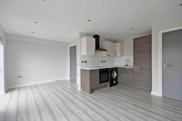 1 Bedroom Flat To Rent In Drake Road, Grays, Essex, RM16