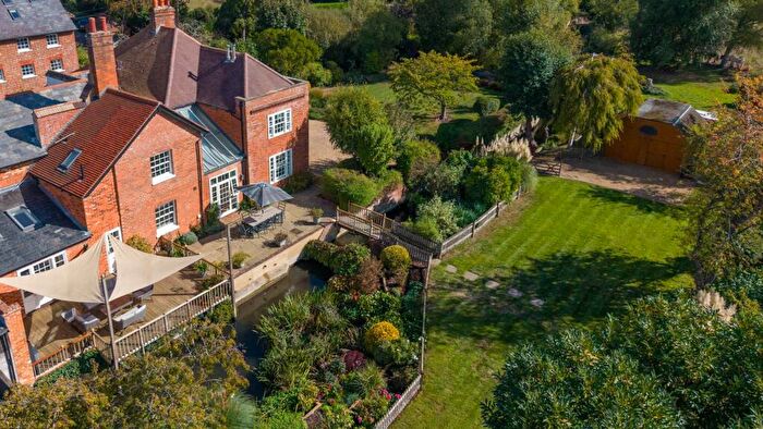 5 Bedroom Link Detached House For Sale In Mill Lane, Reading, RG31
