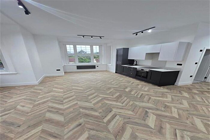 2 Bedroom Flat To Rent In Dippen Hall, Blindley Heath, RH7