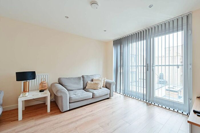 1 Bedroom Flat For Sale In Wellstones, Watford, WD17