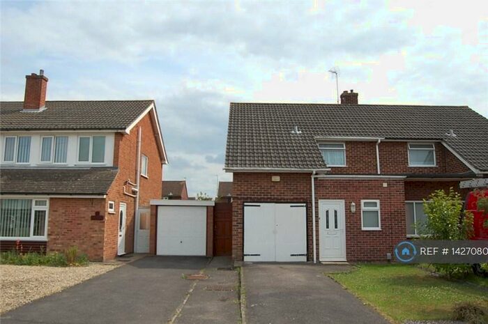 3 Bedroom Semi-Detached House To Rent In Parsons Mead, Abingdon, OX14