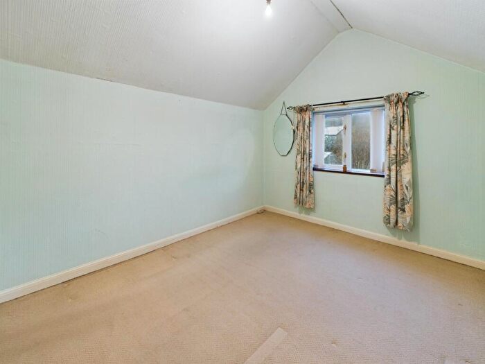 2 Bedroom Detached Bungalow For Sale In Merthyr Road, Llanfoist, NP7