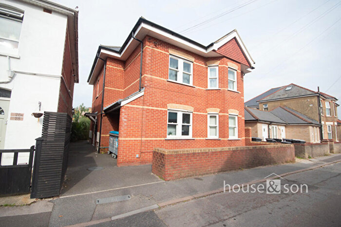 Studio To Rent In Livingstone Road, BH5