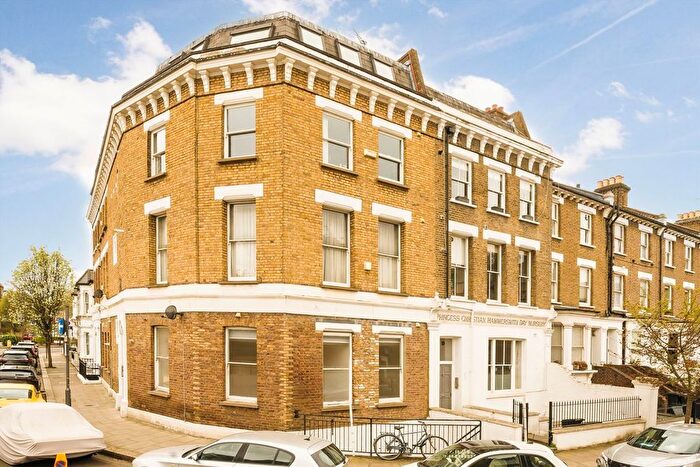 1 Bedroom Flat To Rent In Blythe Road, West Kensington, W14
