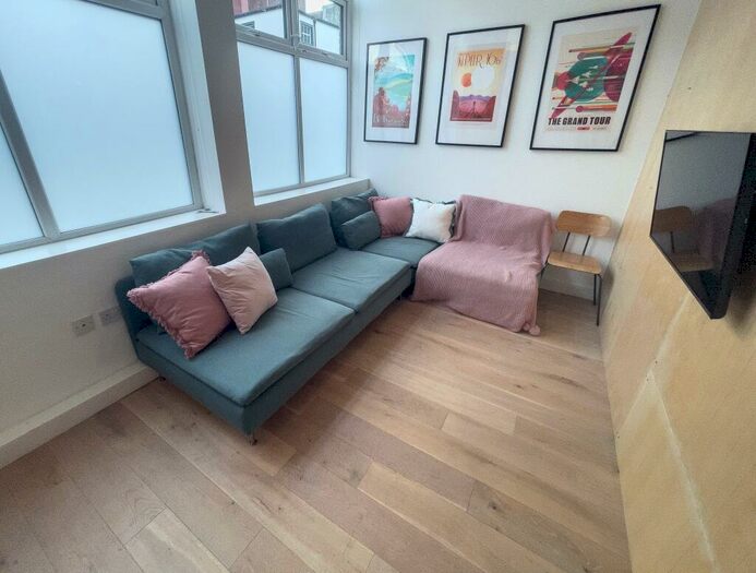 6 Bedroom Flat To Rent In Kempston Street, L3