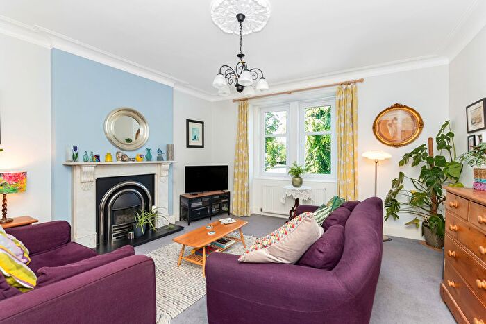 2 Bedroom Flat For Sale In / Lasswade Road, Liberton, Edinburgh, EH16
