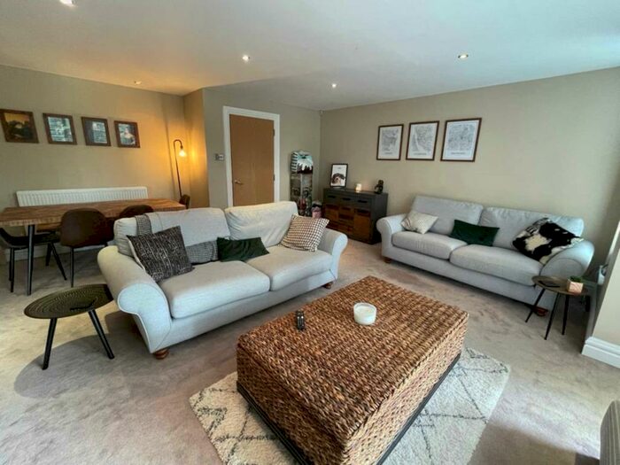 2 Bedroom Flat To Rent In Parkfield Road, Aigburth, L17