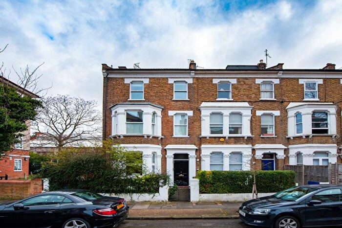 3 Bedroom Flat To Rent In Frithville Gardens, London, W12