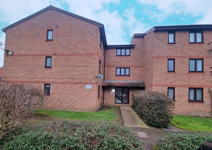 1 Bedroom Apartment For Sale In Sandon Close, Rochford, Essex, SS4