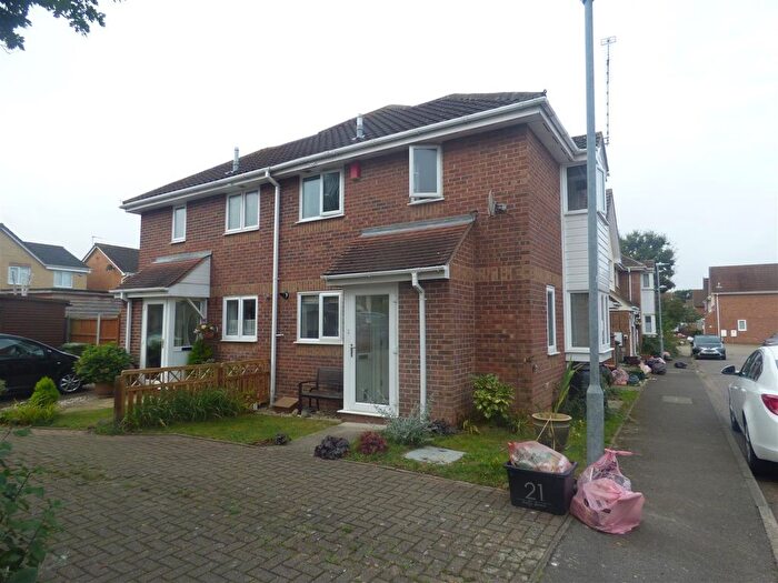 1 Bedroom End Terrace House To Rent In Holly Bank, Langdon Hills, SS16