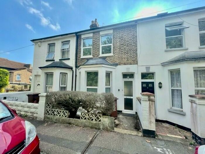3 Bedroom House To Rent In Boundary Road, Chatham, ME4