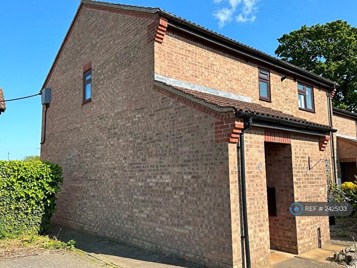 2 Bedroom Maisonette To Rent In Cricketers Close, Broomfield, Chelmsford, CM1