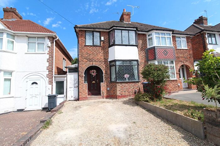 3 Bedroom Semi-Detached House For Sale In Elmcroft Road, Birmingham, West Midlands, B26