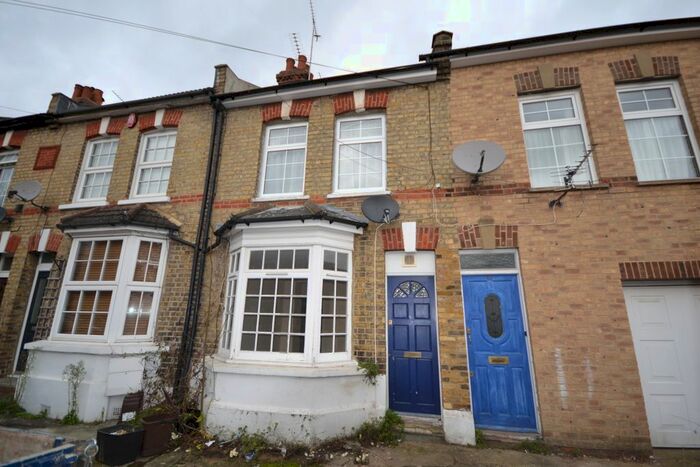 2 Bedroom Maisonette To Rent In Edward Grove, Barnet, London, EN4