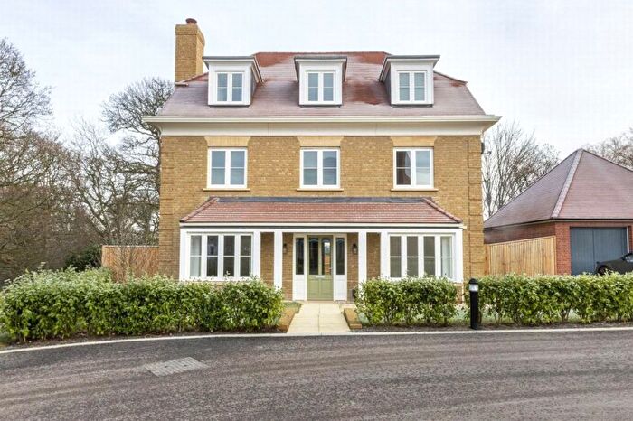 5 Bedroom Detached House To Rent In Lushington Drive, Barnet, EN4