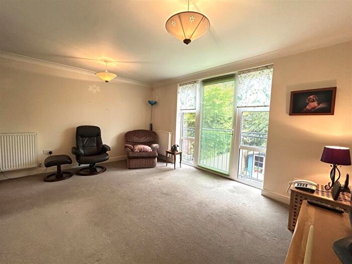 4 Bedroom Town House For Sale In Leighton Way, Belper, DE56