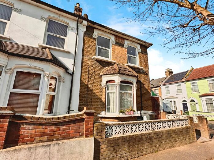 1 Bedroom Apartment To Rent In Beaconsfield Road, Leyton, E10